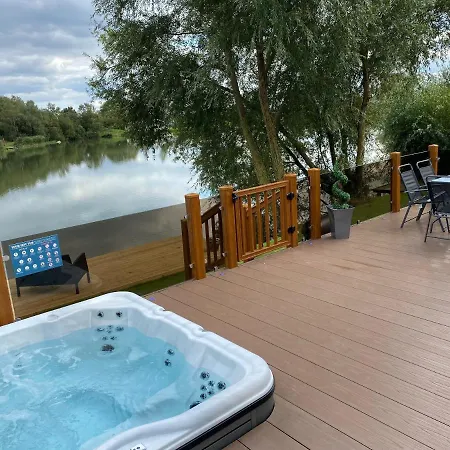 Indulgence Lakeside Lodge I2 With Hot Tub, Private Fishing Peg Situated At Tattershall Lakes Country Park Extérieur photo