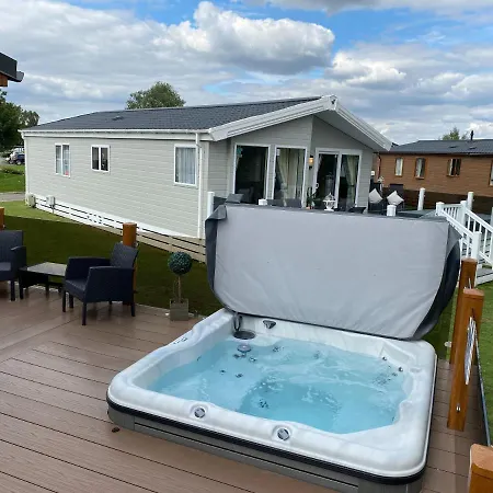 Indulgence Lakeside Lodge I2 With Hot Tub, Private Fishing Peg Situated At Tattershall Lakes Country Park Extérieur photo