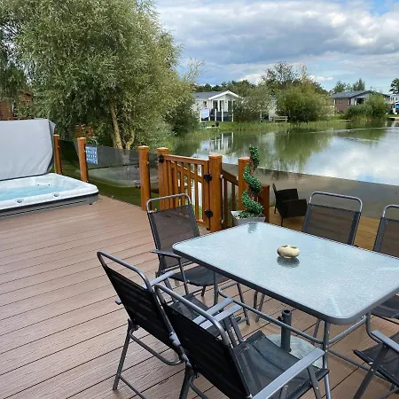 Indulgence Lakeside Lodge I2 With Hot Tub, Private Fishing Peg Situated At Tattershall Lakes Country Park Extérieur photo