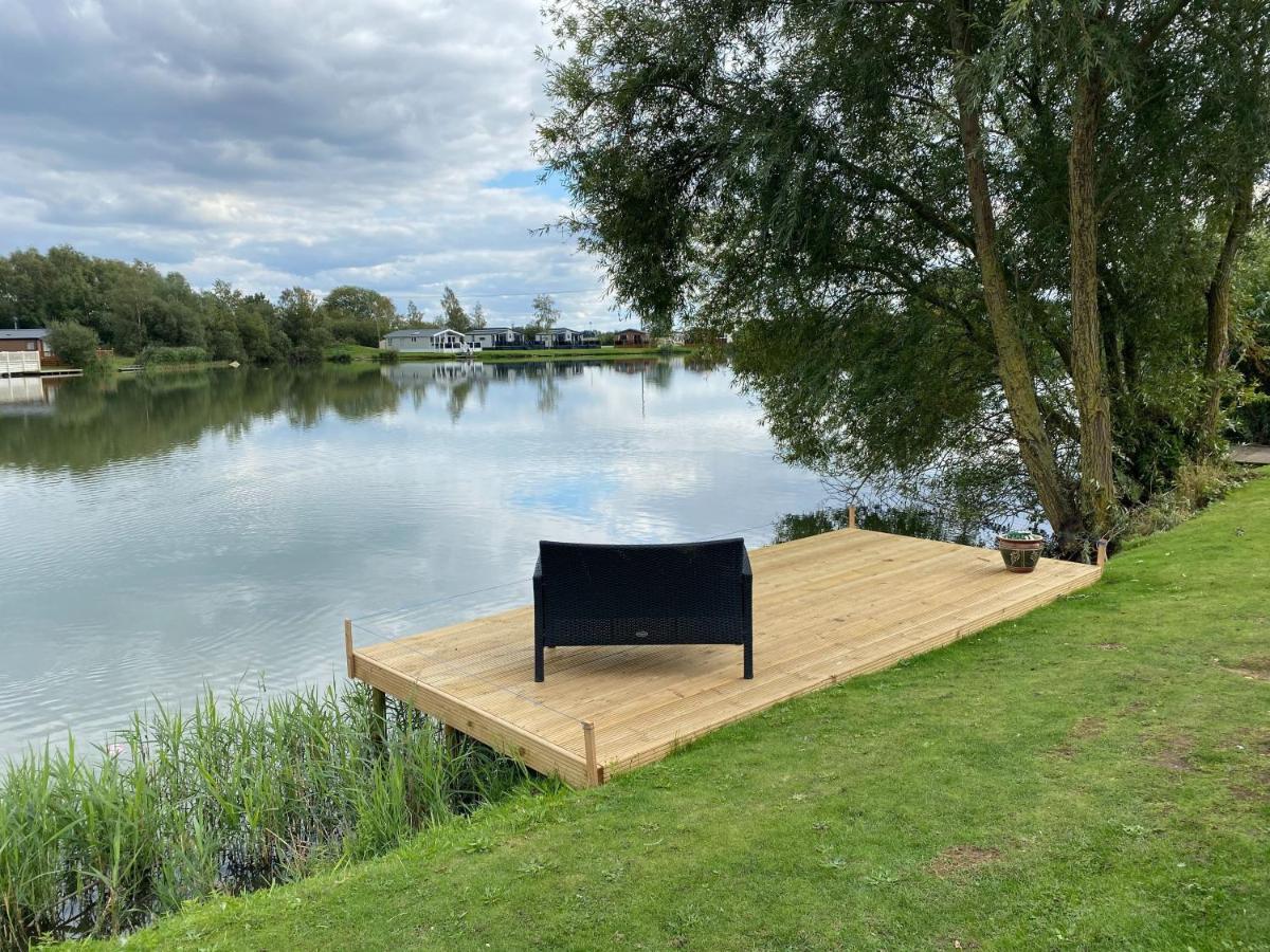 Indulgence Lakeside I2 With Hot Tub, Private Fishing Peg Situated At Lakes Country Park