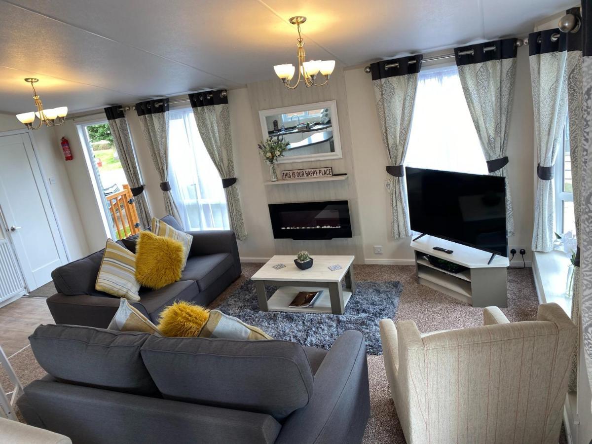 Indulgence Lakeside I2 With Hot Tub, Private Fishing Peg Situated At Lakes Country Park Vakantiehuis *