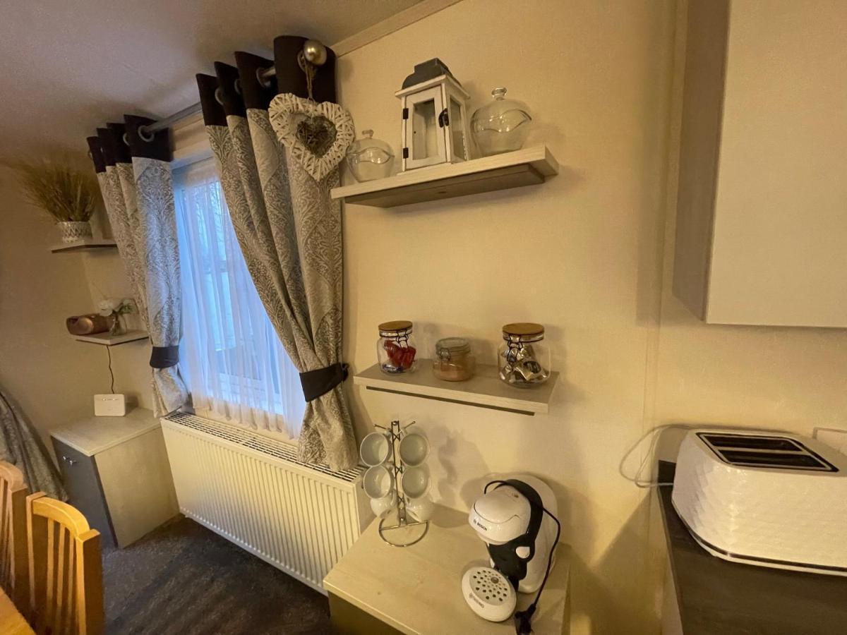 Indulgence Lakeside I2 With Hot Tub, Private Fishing Peg Situated At Lakes Country Park *