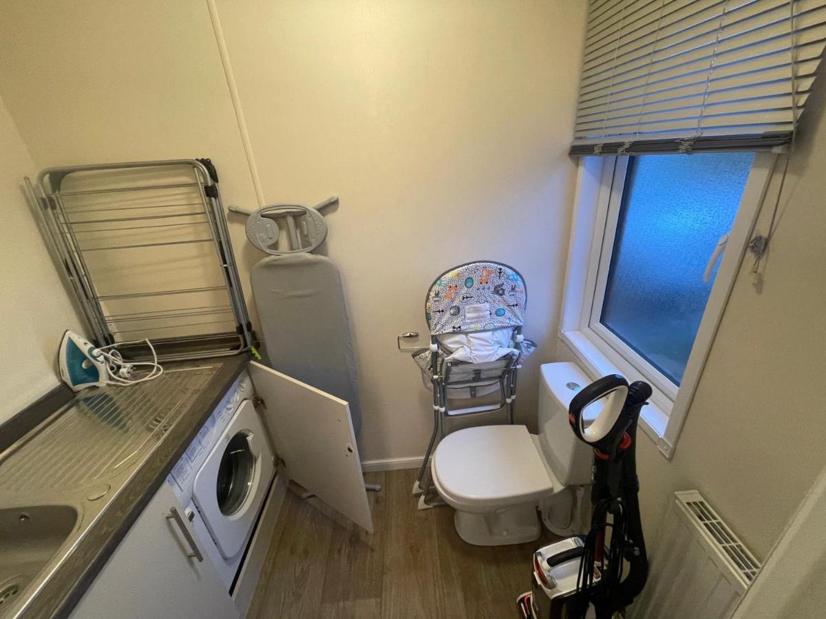 Indulgence Lakeside I2 With Hot Tub, Private Fishing Peg Situated At Lakes Country Park *
