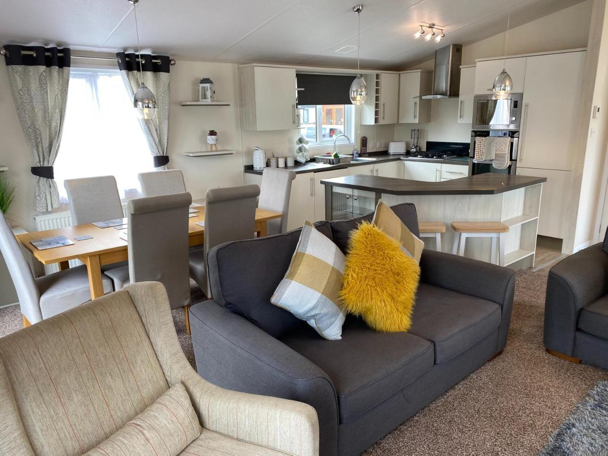 Holiday home Indulgence Lakeside Lodge: Hot Tub & Private Fishing At Lakes *