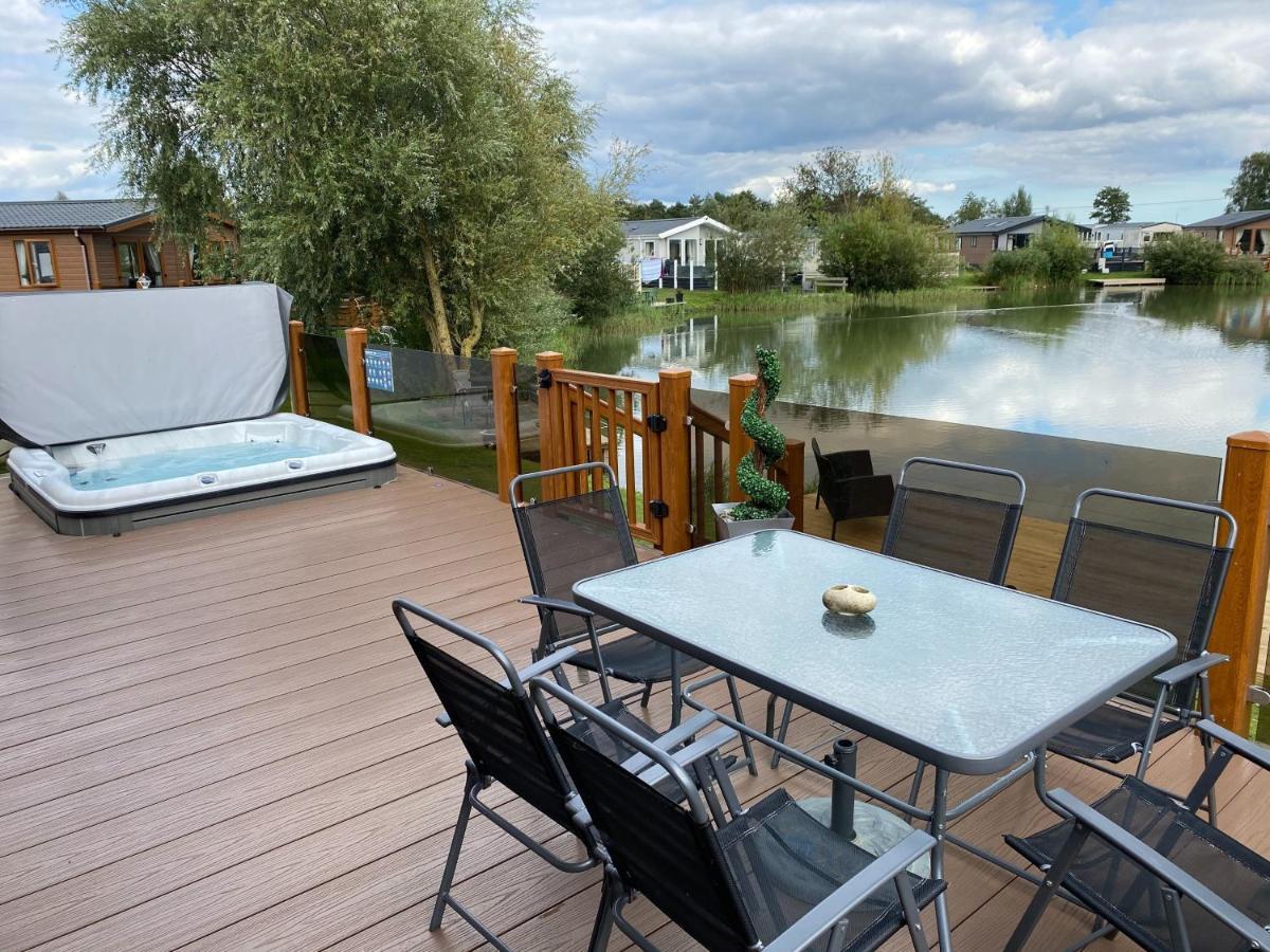 Holiday home Indulgence Lakeside Lodge: Hot Tub & Private Fishing At Lakes *