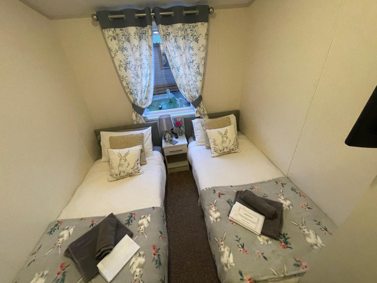 Holiday home Indulgence Lakeside Lodge: Hot Tub & Private Fishing At Lakes